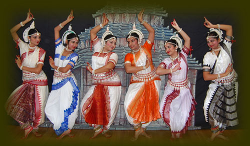 Group in Tribhangi posture